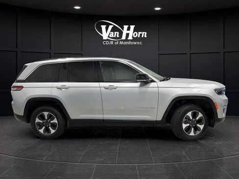 Used 2023 Jeep Grand Cherokee 4WD 4xe image 2