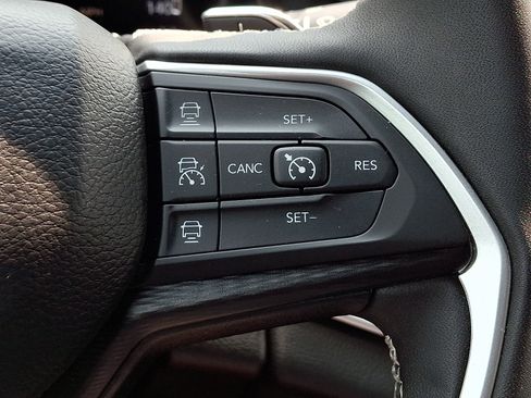 Certified 2024 Jeep Grand Cherokee Laredo X w/ Luxury Tech Group I AWD/4WD image 23
