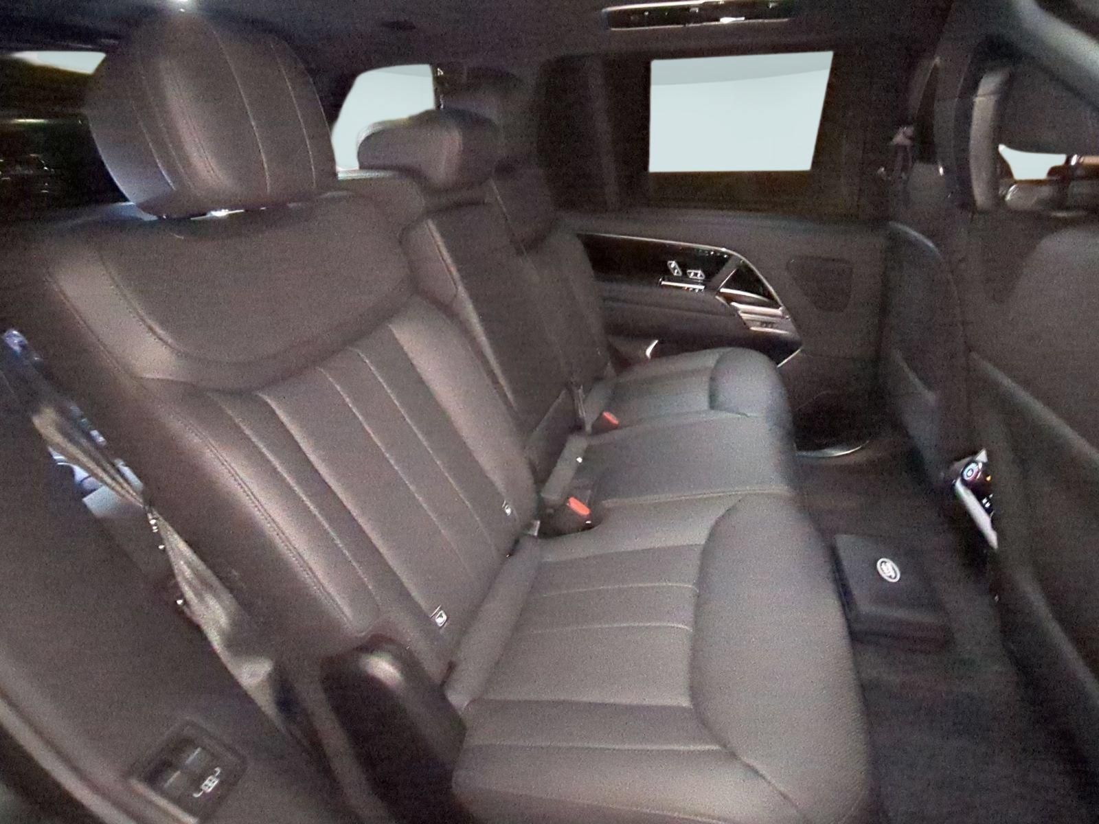 New 2026 Land Rover Range Rover Long Wheelbase SE AWD/4WD image 29