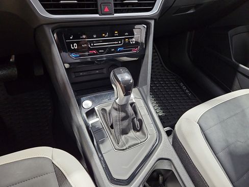 Certified 2025 Volkswagen Taos SE FWD image 22
