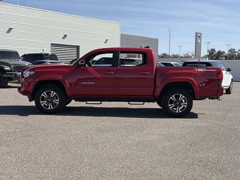 Used 2018 Toyota Tacoma TRD Sport w/ Technology Package image 9
