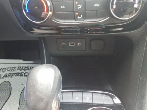 Used 2022 Buick Encore GX Preferred image 17