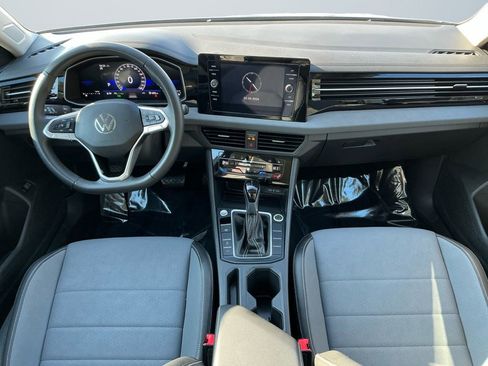 Used 2025 Volkswagen Jetta SE image 12