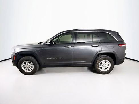 Used 2023 Jeep Grand Cherokee Laredo image 8