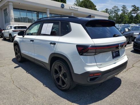 Certified 2025 Volkswagen Taos SE AWD/4WD image 6