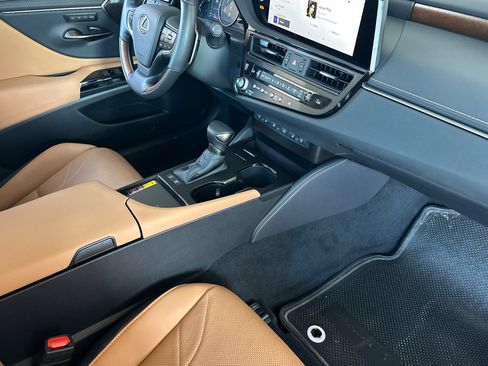 Certified 2025 Lexus ES 300h w/ Accessory Package (Z1) FWD image 12
