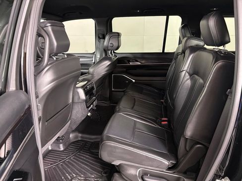 Used 2024 Jeep Wagoneer 4WD image 41