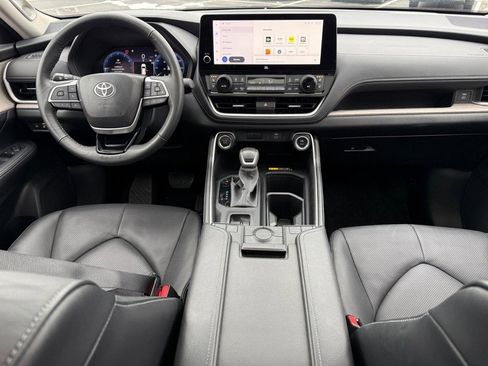 Certified 2025 Toyota Grand Highlander AWD image 16