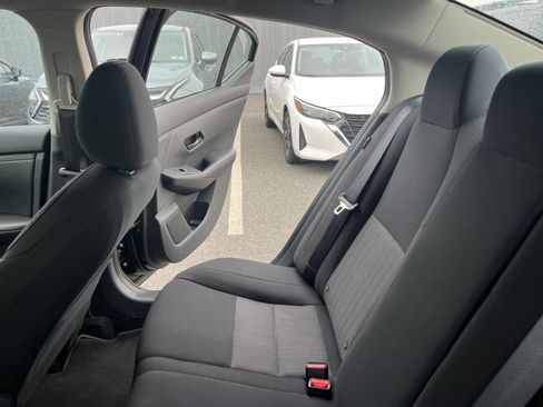 Used 2025 Nissan Sentra SV FWD image 38