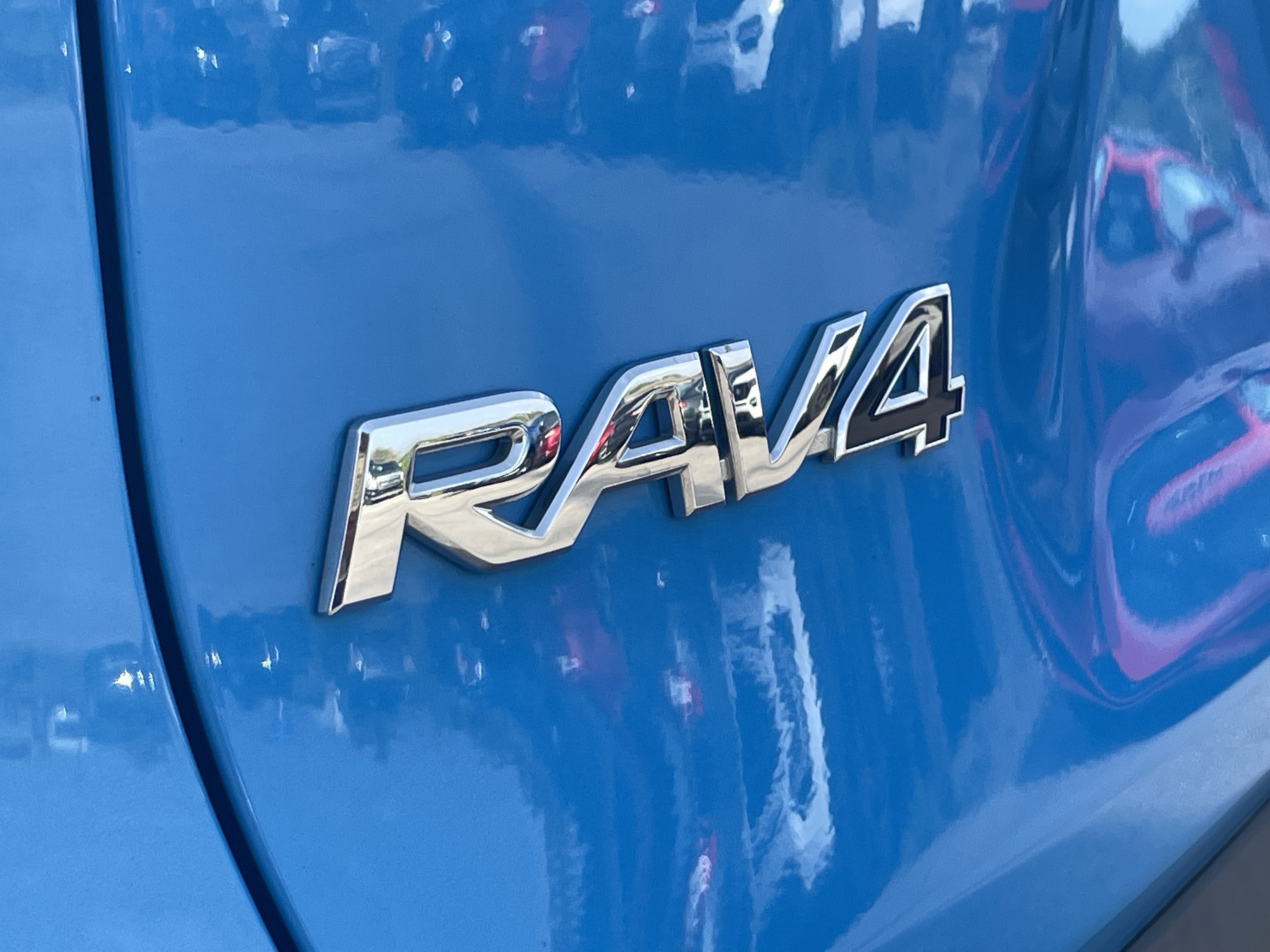 Used 2021 Toyota RAV4 LE AWD/4WD image 10