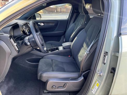 Used 2023 Volvo C40 P8 Recharge Plus image 28