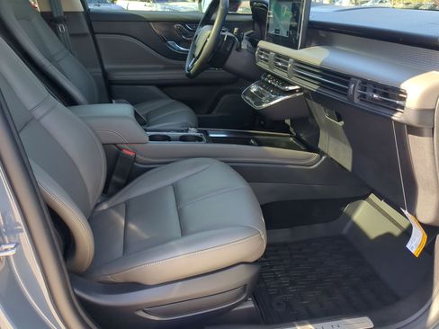 Used 2025 Lincoln Corsair Reserve image 24