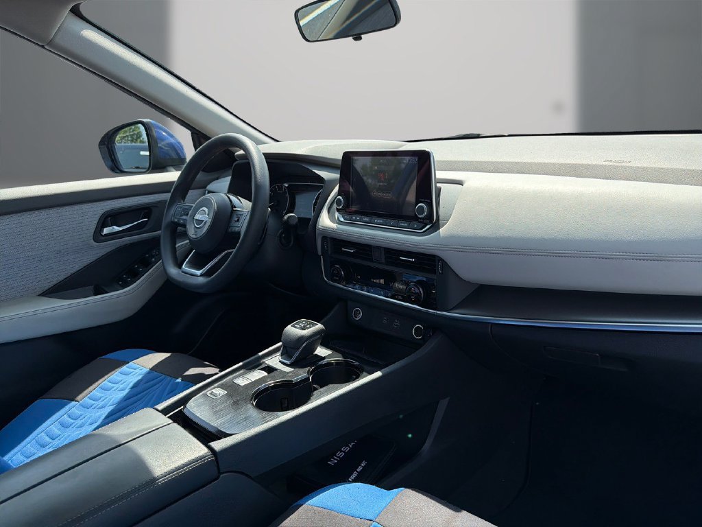 Used 2023 Nissan Rogue SV FWD image 16