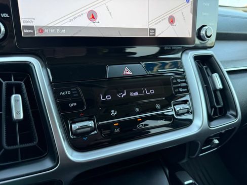 Certified 2022 Kia Sorento S w/ Panoramic Sunroof Package AWD/4WD image 31