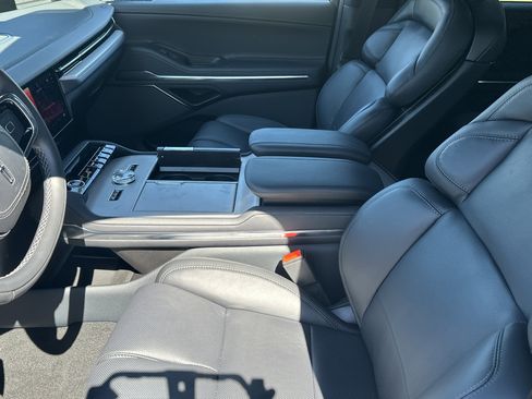 New 2026 Lincoln Navigator Reserve w/ Jet Appearance Package AWD/4WD image 18