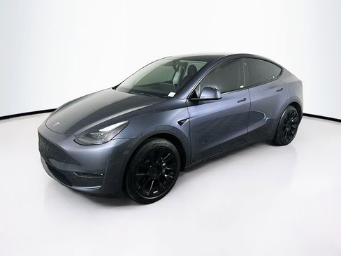 Used 2023 Tesla Model Y Long Range AWD/4WD image 3