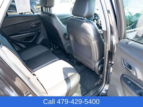 Used 2020 Chevrolet Trax LT w/ LT Convenience Package AWD/4WD image 38
