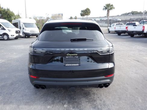 Used 2023 Porsche Cayenne Platinum Edition image 4