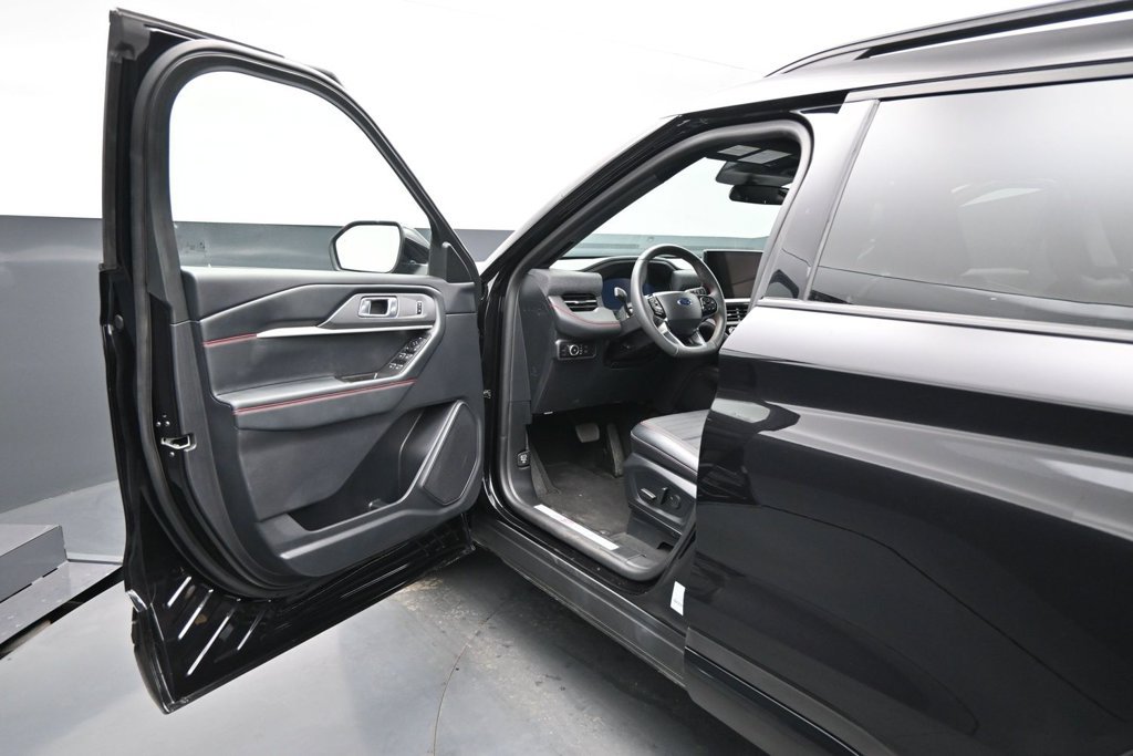 Certified 2026 Ford Explorer ST-Line w/ ST-Line Street Pack AWD/4WD image 8