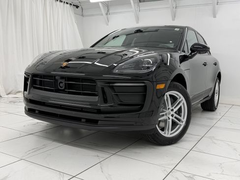 Certified 2026 Porsche Macan AWD/4WD image 8