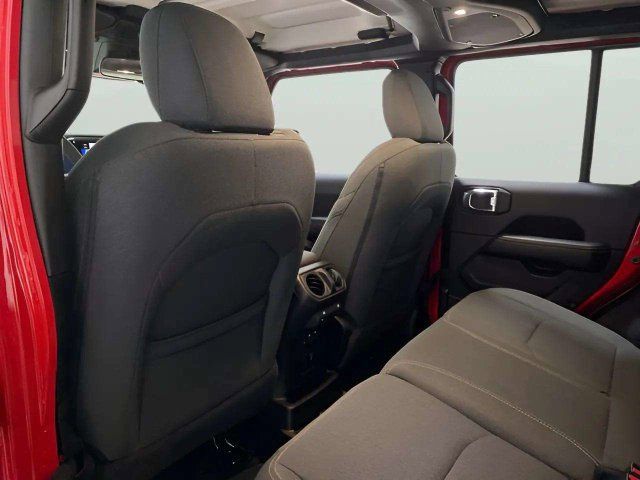 Used 2025 Jeep Wrangler Unlimited Sahara w/ Safety Group AWD/4WD image 18