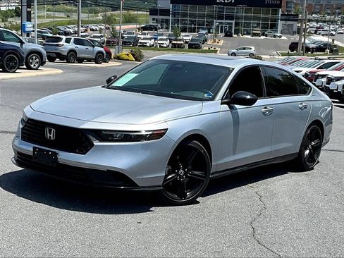 Used 2025 Honda Accord Sport image 3