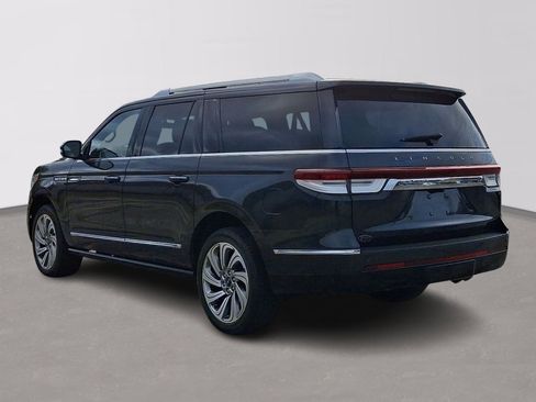 Certified 2023 Lincoln Navigator L Reserve AWD/4WD image 4