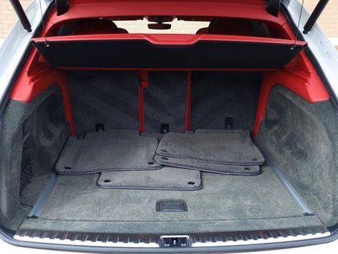 Used 2023 Bentley Bentayga Extended Wheelbase image 16