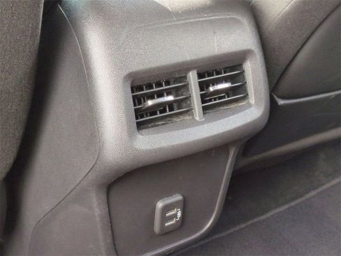 Used 2024 GMC Terrain SLE image 21