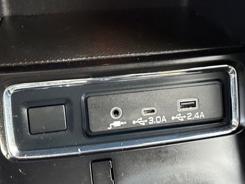 Used 2023 Subaru Ascent Premium w/ Convenience Package image 16