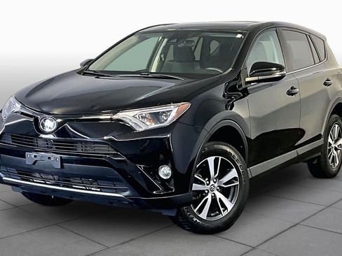 Used 2018 Toyota RAV4 XLE AWD/4WD image 1