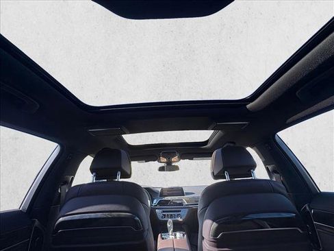 Used 2021 BMW 740i w/ M Sport Package image 19