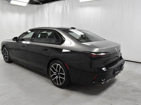 Used 2024 BMW 760i xDrive w/ Executive Package image 6