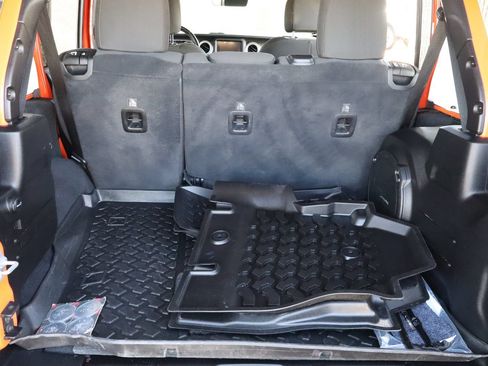 Used 2019 Jeep Wrangler Unlimited Sahara w/ Uconnect 4C Nav & Sound Group AWD/4WD image 39