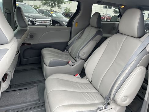 Used 2014 Toyota Sienna Limited w/ Limited Premium Package FWD image 15