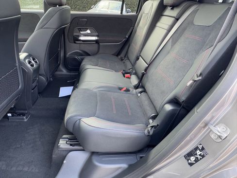 Used 2024 Mercedes-Benz EQB 300 4MATIC image 28