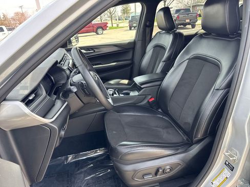 Certified 2023 Jeep Grand Cherokee L Laredo image 11