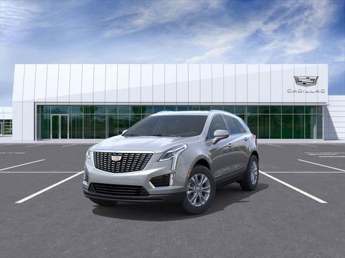 Used 2025 Cadillac XT5 Luxury w/ LPO, Floor Liner Package FWD image 6
