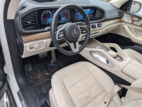 Used 2021 Mercedes-Benz GLS 580 4MATIC image 9