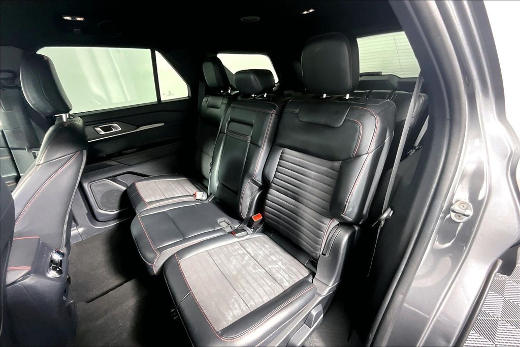 Used 2025 Ford Explorer ST-Line w/ ST-Line Street Pack AWD/4WD image 26