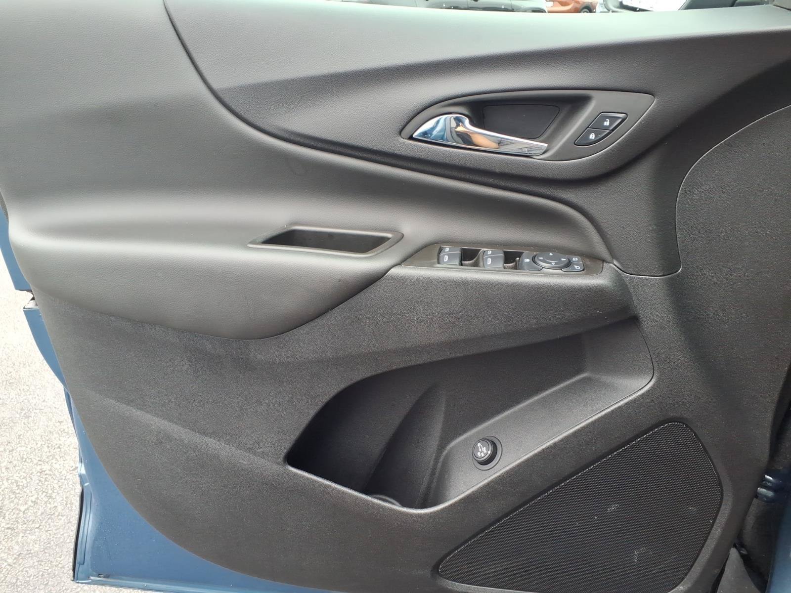 Used 2024 Chevrolet Equinox LT FWD image 23