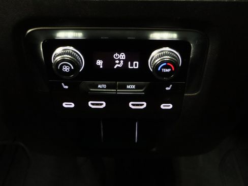Used 2023 GMC Yukon Denali w/ Advanced Technology Package AWD/4WD image 34