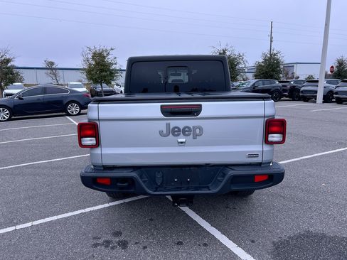 Used 2022 Jeep Gladiator Overland w/ Popular Equipment Package image 4