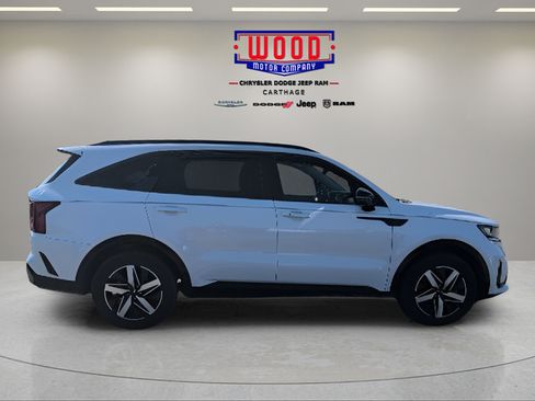 Used 2023 Kia Sorento S w/ Panoramic Sunroof Package FWD image 3