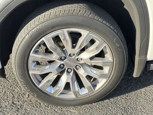 Used 2024 GMC Sierra 1500 Denali image 3