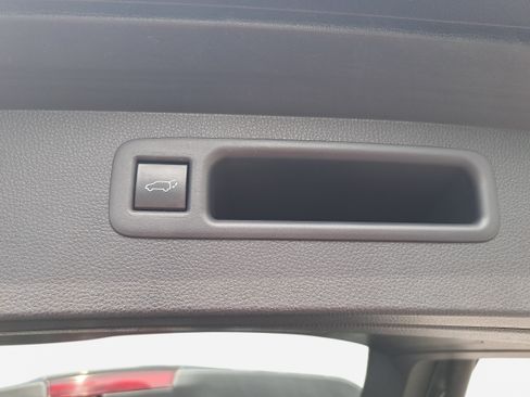 Used 2021 Toyota Highlander XLE FWD image 14