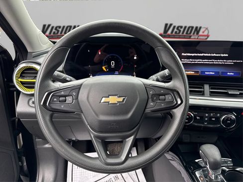 Used 2024 Chevrolet Trax LT FWD image 21