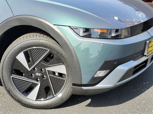 New 2025 Hyundai Ioniq 5 SE image 3