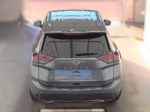 Certified 2025 Nissan Rogue SV image 6