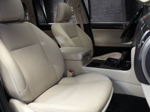 Used 2022 Lexus GX 460 Premium w/ Accessory Package AWD/4WD image 43